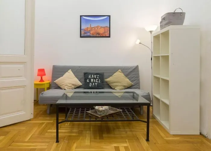 Apartment Cityscape Budget Museum