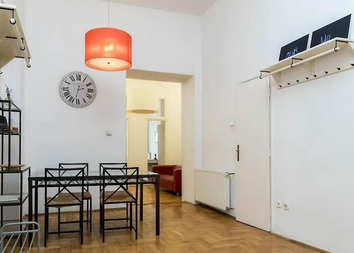 Apartment Cityscape Budget Museum
