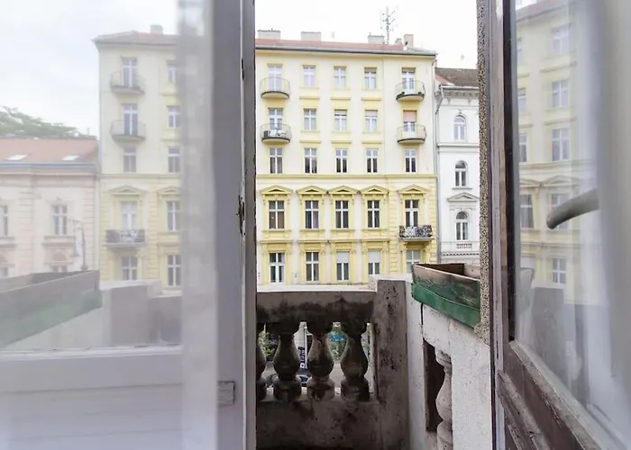 Apartment Cityscape Budget Museum Budapest